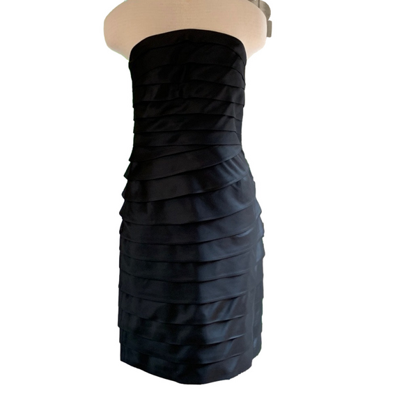 Lauren Ralph Lauren Dresses & Skirts - LAUREN Ralph Lauren black stains ruffled sz 8 strapless dress